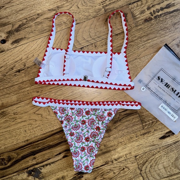 NWT Bikini White Red Flowers Cheeky S - Picture 5 of 8